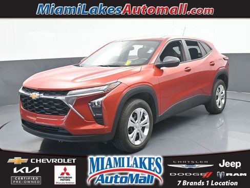 Used 2024 Chevrolet Trax LS image 1