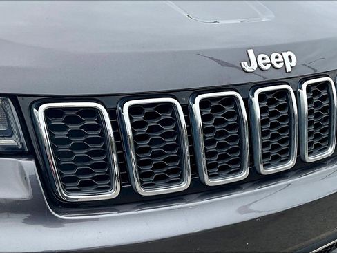 Used 2017 Jeep Grand Cherokee Limited w/ Luxury Group II AWD/4WD image 29