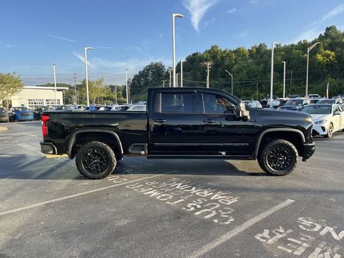 Used 2024 Chevrolet Silverado 2500 High Country w/ Midnight Edition AWD/4WD image 2