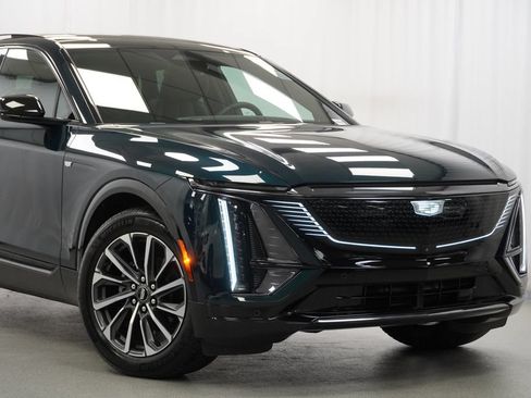 Used 2024 Cadillac Lyriq Sport w/ LPO, Floor Liner Package AWD/4WD image 9
