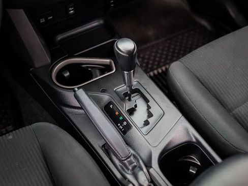 Used 2018 Toyota RAV4 LE w/ All Weather Liner Package AWD/4WD image 31