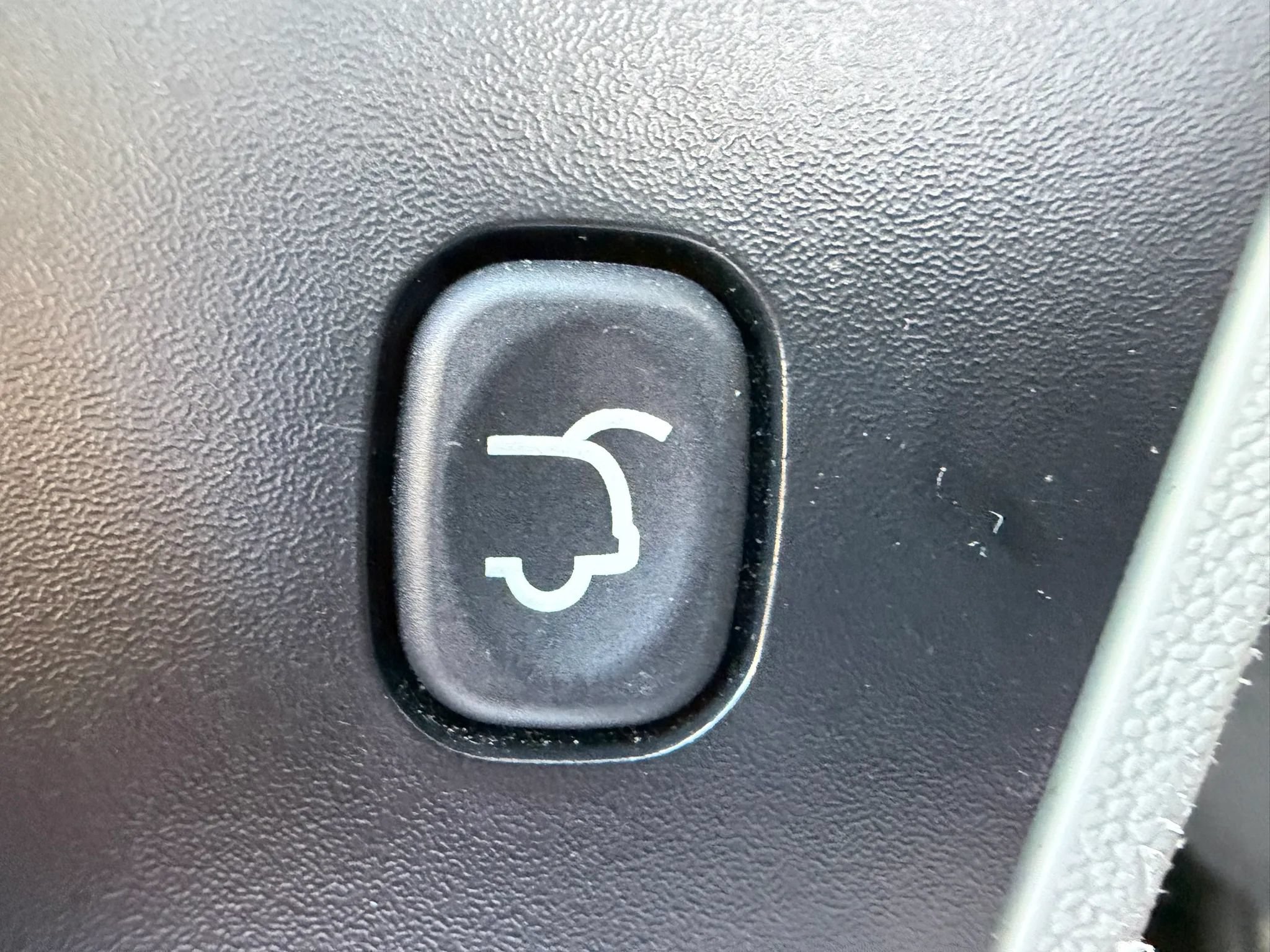 Used 2016 Chrysler Town & Country Touring-L FWD image 31