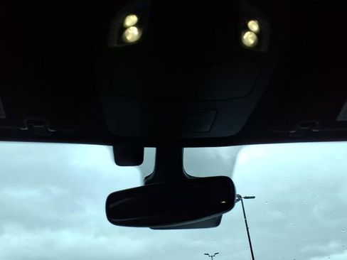 Used 2022 Chrysler Pacifica Touring-L w/ S Appearance Package image 17