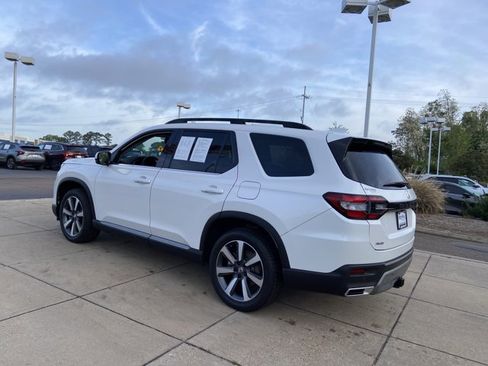 Used 2025 Honda Pilot Touring image 8