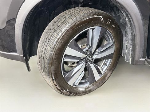 Used 2025 Nissan Rogue SL AWD/4WD image 36