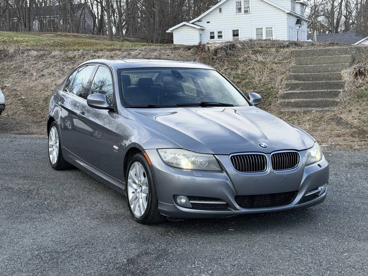 Used 2011 BMW 335i xDrive Sedan AWD/4WD image 2