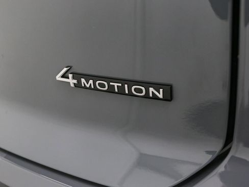 Used 2024 Volkswagen Atlas Cross Sport SEL R-Line image 14