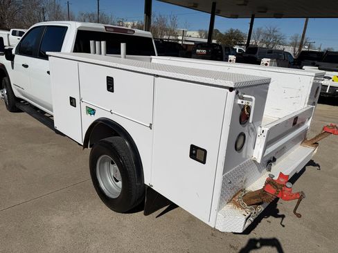 Used 2024 GMC Sierra 3500 Pro w/ Convenience Package image 11