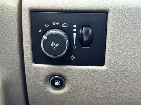Used 2014 Jeep Grand Cherokee Limited image 22