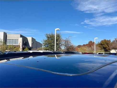 Used 2024 Toyota Corolla Cross XLE image 23