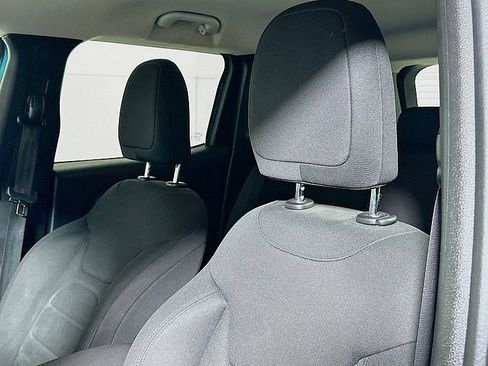 Used 2020 Jeep Renegade Latitude FWD image 19