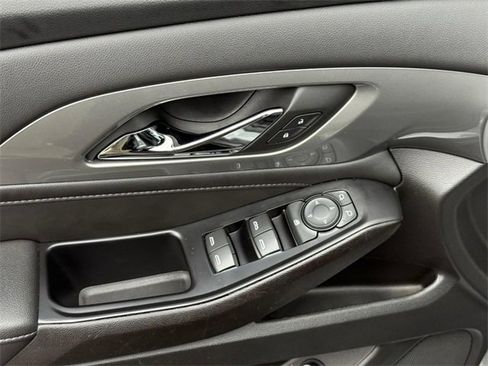 Used 2023 Chevrolet Traverse LT image 17