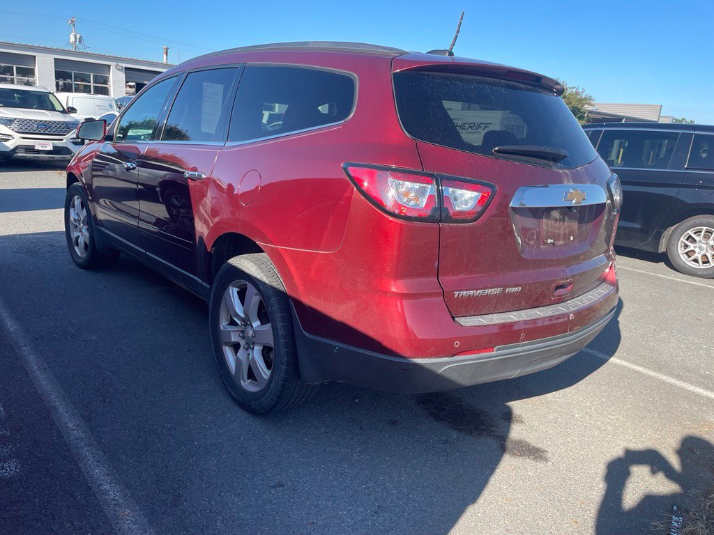 Used 2017 Chevrolet Traverse LT w/ Style and Technology Package AWD/4WD image 3