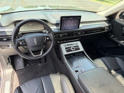 Used 2024 Lincoln Aviator AWD w/ Premium Package image 17
