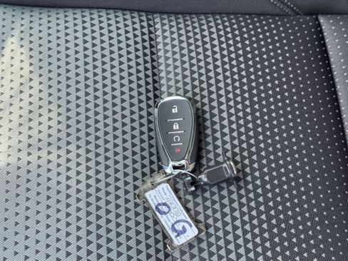 Used 2025 Chevrolet Trax LT FWD image 21