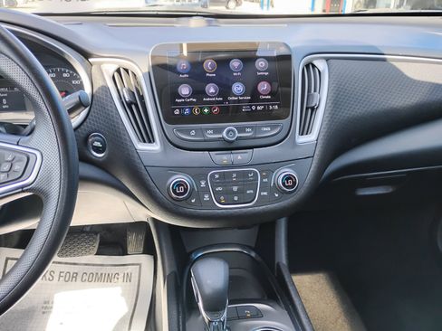 Used 2025 Chevrolet Malibu LT FWD image 19