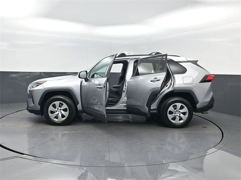 Used 2019 Toyota RAV4 LE image 39