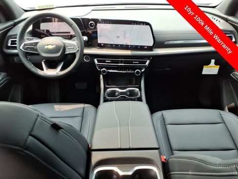 New 2026 Chevrolet Traverse LT w/ Sun and Wheel Package FWD image 11