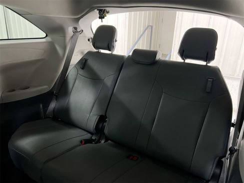 Used 2024 Toyota Sienna XLE image 29