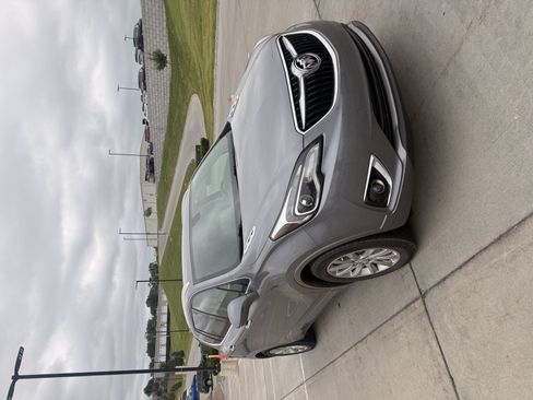 Used 2020 Buick Envision Essence FWD image 2