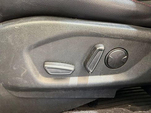 Used 2019 Ford Explorer XLT w/ Equipment Group 202A FWD image 17