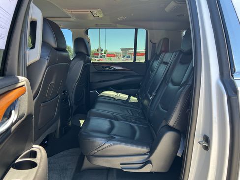 Certified 2019 Cadillac Escalade ESV Luxury AWD/4WD image 22