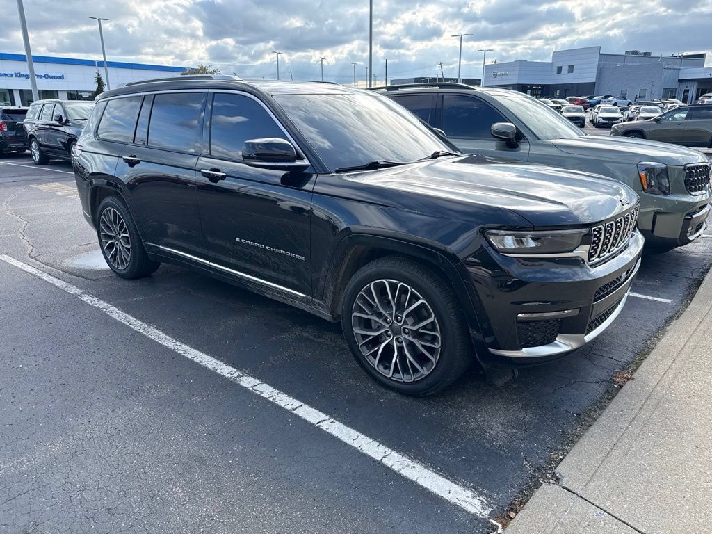 Used 2023 Jeep Grand Cherokee L Summit AWD/4WD image 3