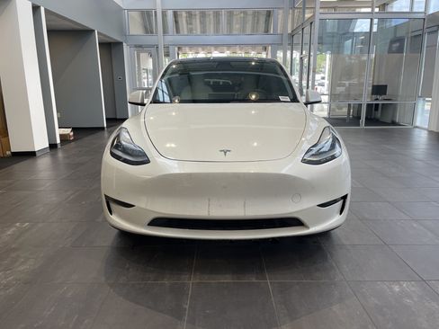 Used 2023 Tesla Model Y Long Range AWD/4WD image 3