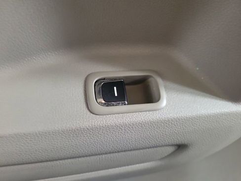 Used 2020 Kia Sedona L image 17