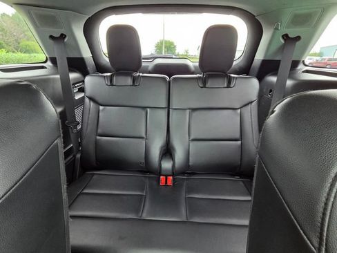 Used 2022 Ford Explorer Limited w/ Limited Technology Package AWD/4WD image 16
