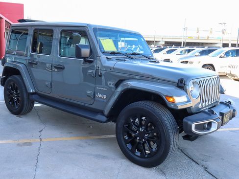 Used 2021 Jeep Wrangler Unlimited Sahara w/ Safety Group image 4