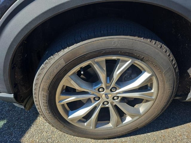 Used 2023 Ford Explorer XLT w/ Equipment Group 202A AWD/4WD image 16