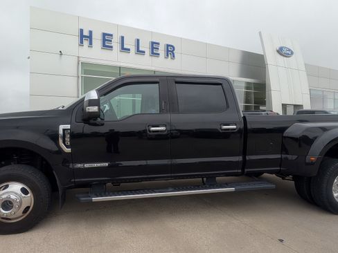 Used 2019 Ford F350 XLT w/ XLT Premium Package AWD/4WD image 3