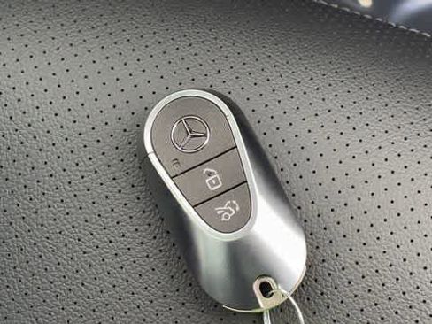 Used 2026 Mercedes-Benz GLC 300 4MATIC image 37