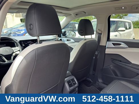 Used 2025 Volkswagen Taos SE w/ Panoramic Sunroof Package FWD image 29