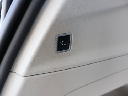 Used 2018 Chrysler Pacifica Touring-L Plus w/ Advanced Safetytec Group image 17