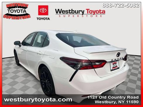 Used 2022 Toyota Camry SE w/ Cold Weather Package FWD image 9