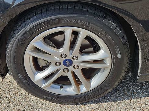Used 2018 Ford Fusion SE FWD image 12