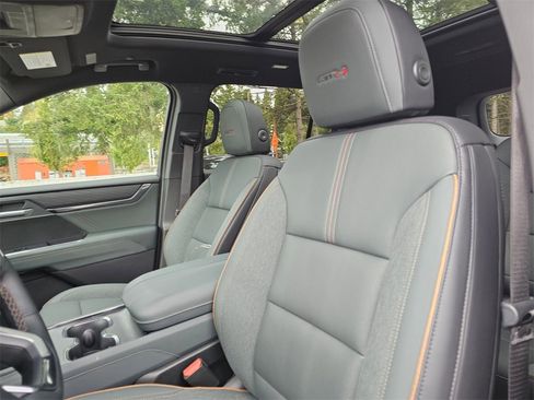 Used 2025 GMC Acadia AT4 w/ Super Cruise Package image 23