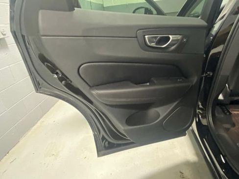 Certified 2023 Volvo XC60 B5 Plus AWD/4WD image 7