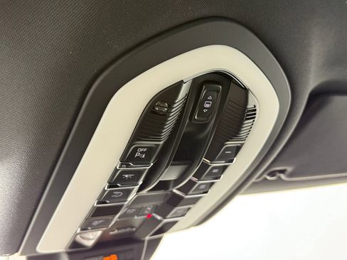 Certified 2026 Porsche Macan AWD/4WD image 20