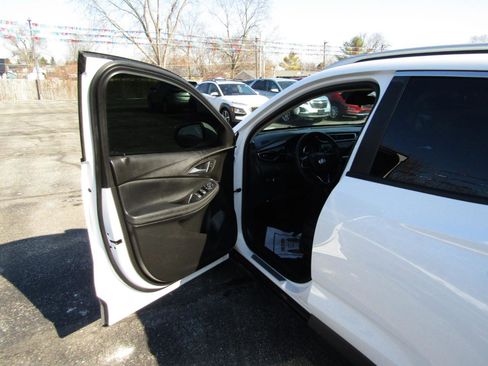 Used 2022 Buick Encore GX Select image 16