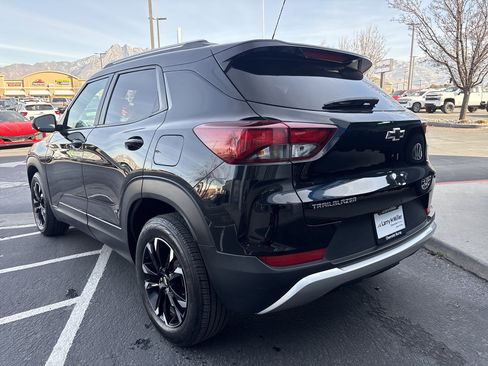 Used 2023 Chevrolet TrailBlazer LT w/ Convenience Package image 3