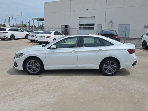 Used 2024 Volkswagen Jetta SE FWD image 8