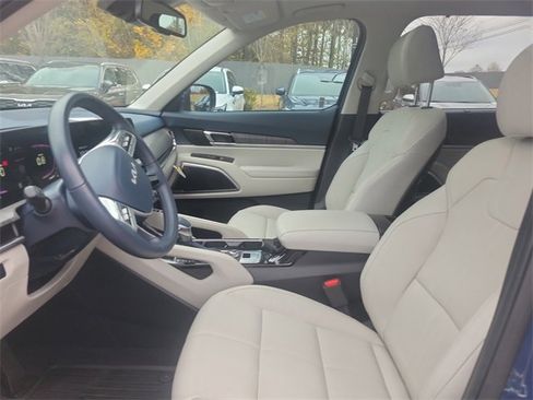 Certified 2025 Kia Telluride EX w/ EX Captain's Chair Package image 19