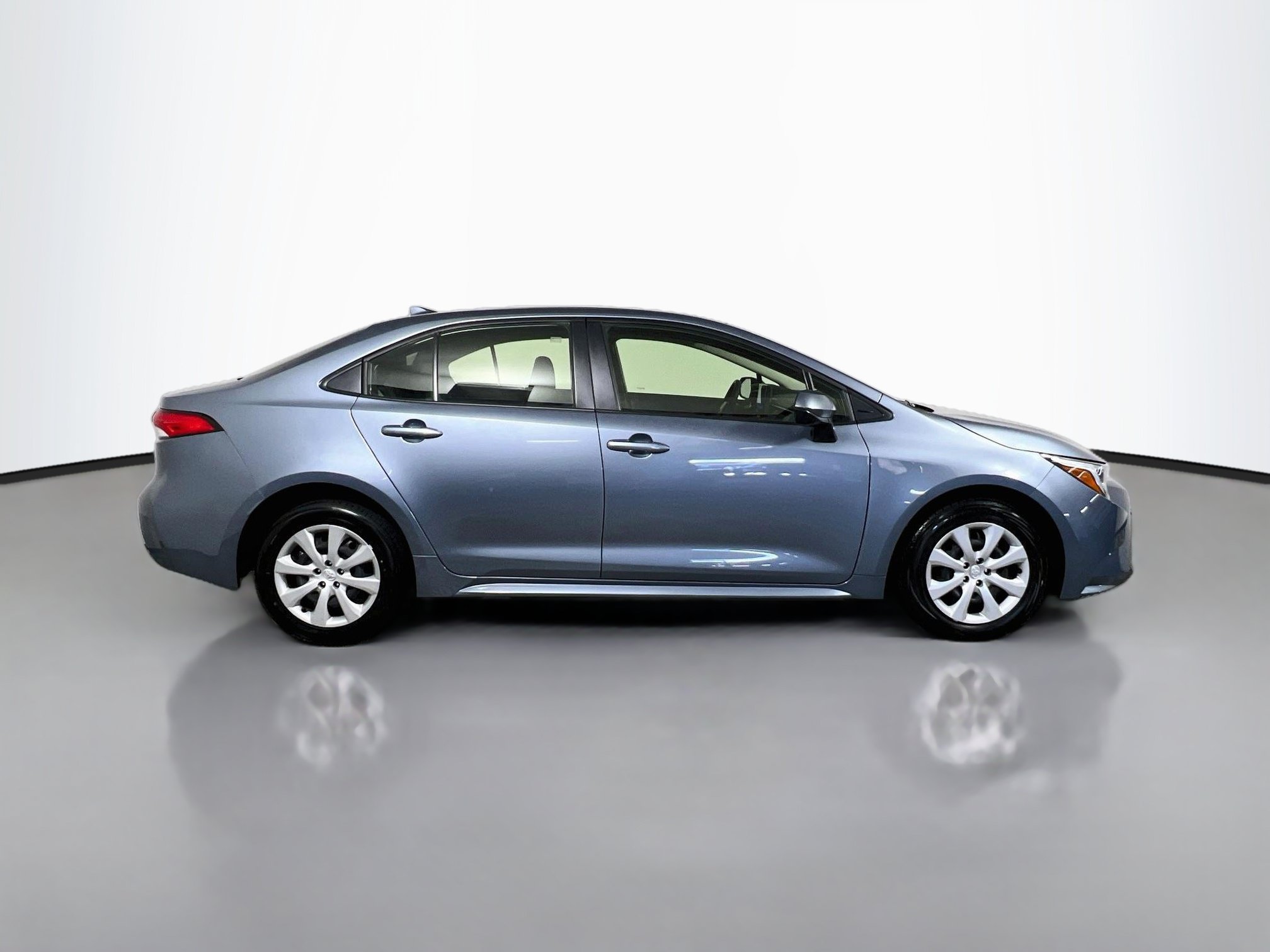 Used 2023 Toyota Corolla LE FWD image 3