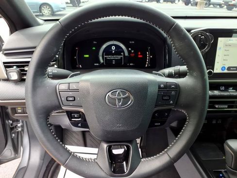 Used 2025 Toyota Camry SE w/ Convenience Package FWD image 22