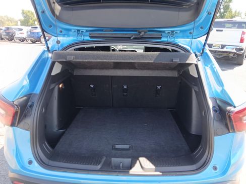 Used 2025 Chevrolet Trax LT FWD image 19