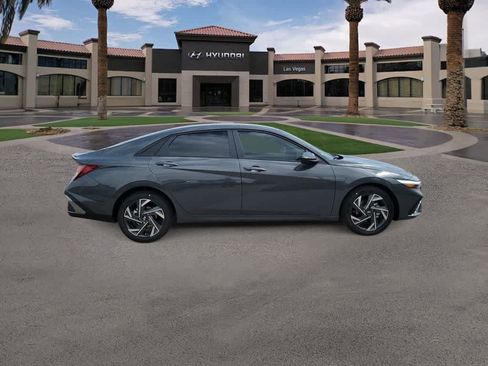 Used 2025 Hyundai Elantra Sport FWD image 9