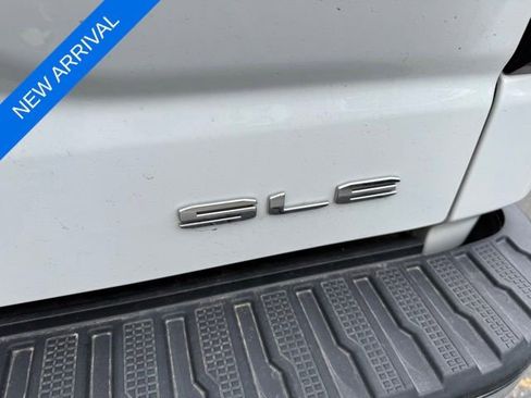 Used 2023 GMC Sierra 1500 SLE w/ X31 Off-Road Package AWD/4WD image 8
